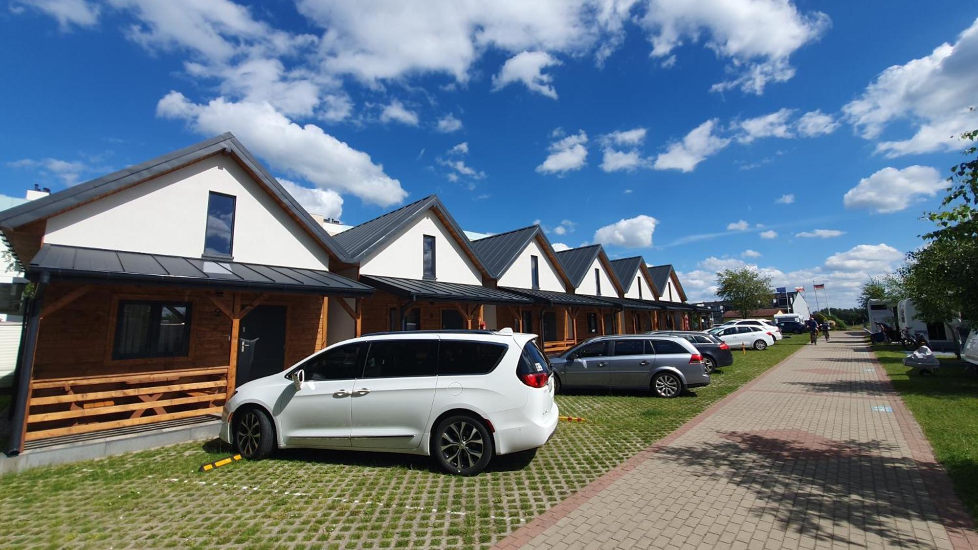 Camping Klif-Nowe Klimatyzowane Domki, 400M Od Centrum Rewala, 30M Od Morza Тшенсач Екстер'єр фото