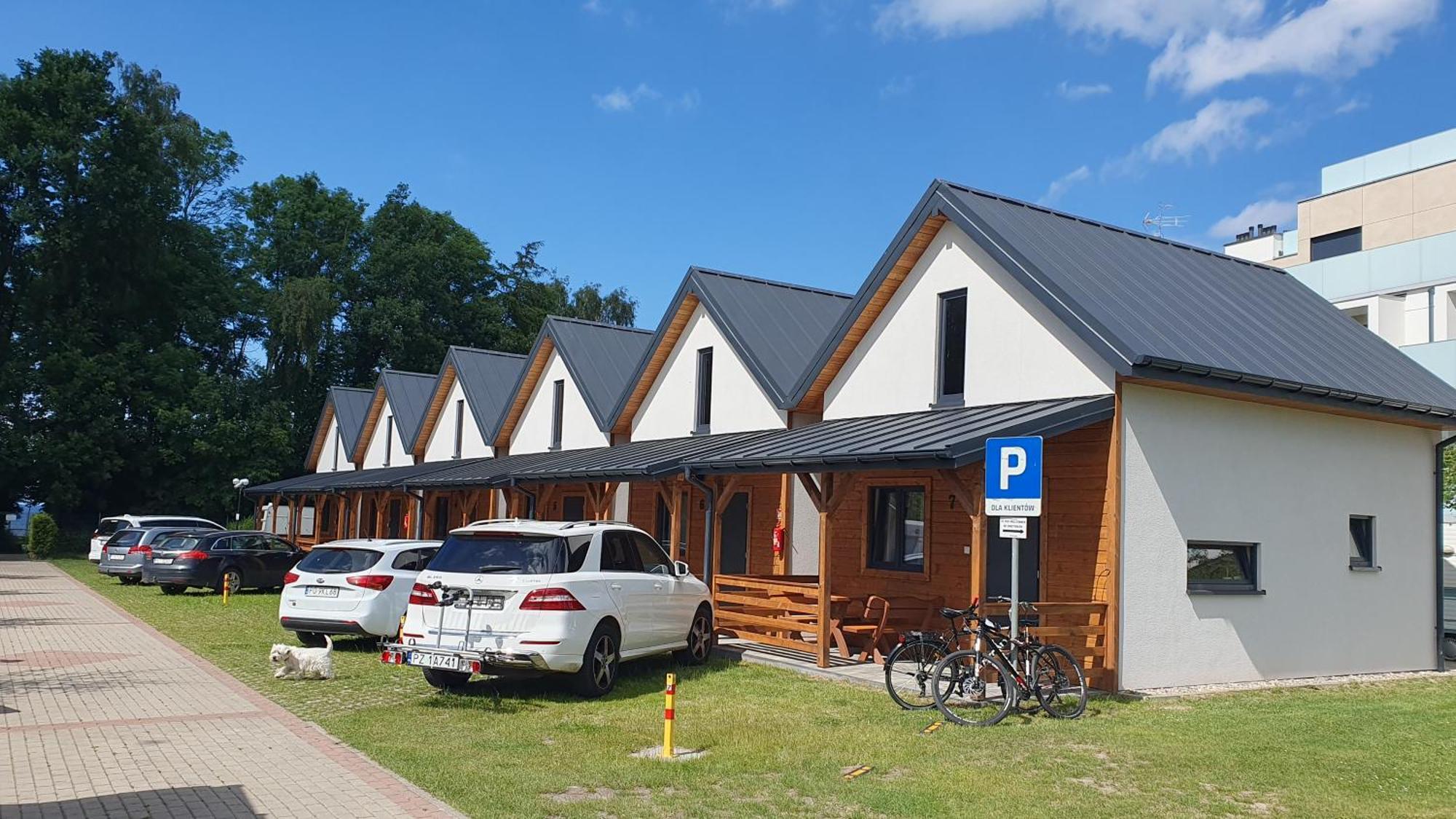 Camping Klif-Nowe Klimatyzowane Domki, 400M Od Centrum Rewala, 30M Od Morza Тшенсач Екстер'єр фото